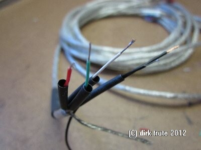 Kabel abisoliert und mit Schrumpfschlauch versehen